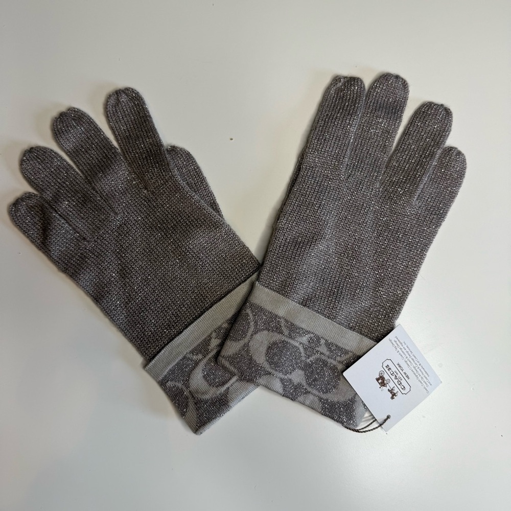 Coach Signature Knit Gloves Gray/Silver One Size NWT - Picture 2 of 5